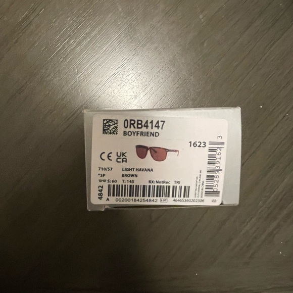 Woman’s Rayban Polarized Boyfriend - Picture 4 of 4